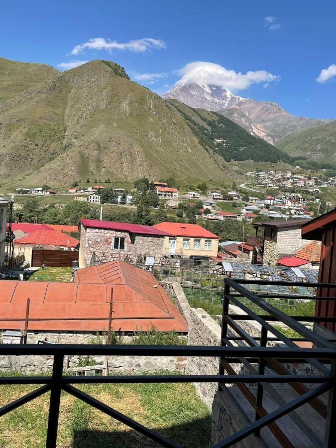 Soso Burduli'S Guesthouse Kazbegi Exterior photo