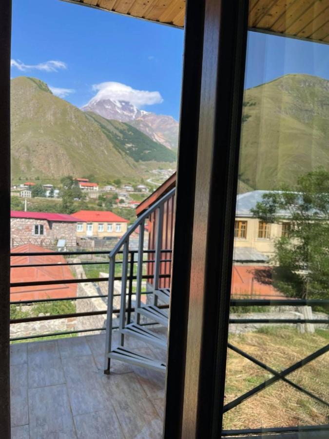 Soso Burduli'S Guesthouse Kazbegi Exterior photo