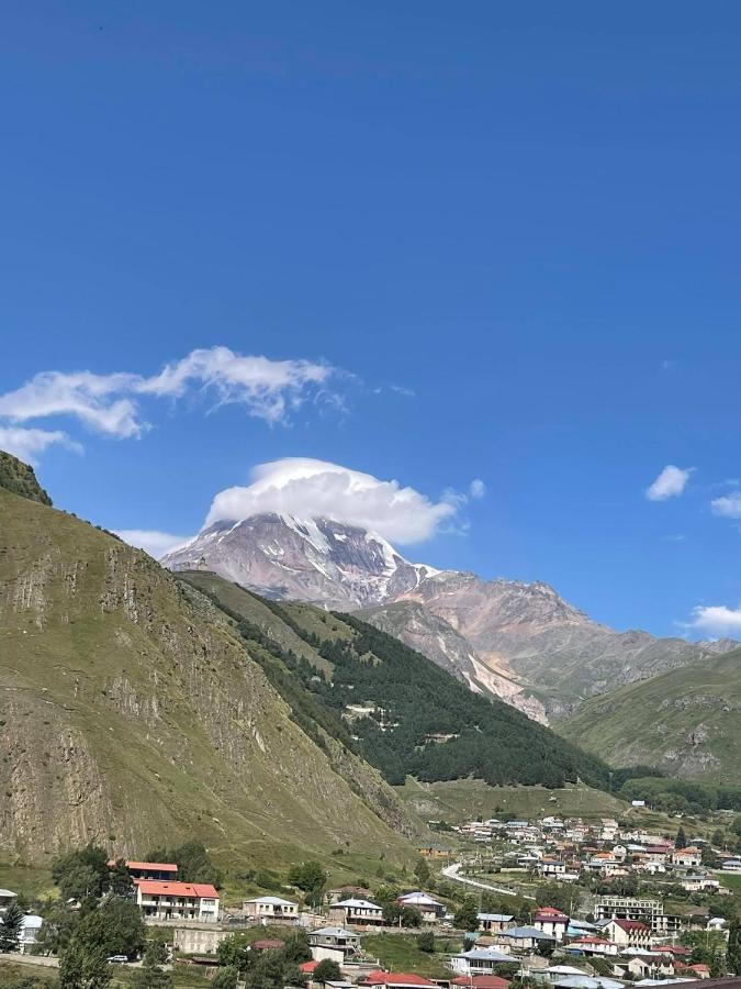 Soso Burduli'S Guesthouse Kazbegi Exterior photo