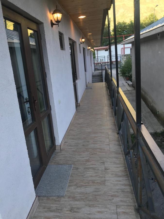 Soso Burduli'S Guesthouse Kazbegi Exterior photo